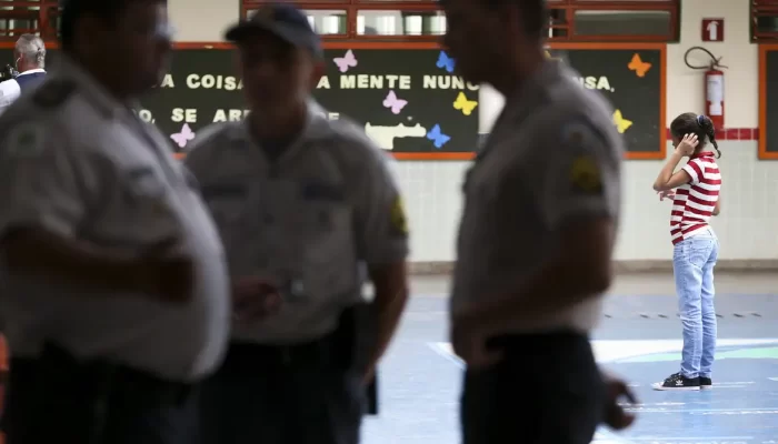 Lei de escolas cívico-militares tem inconstitucionalidades flagrantes