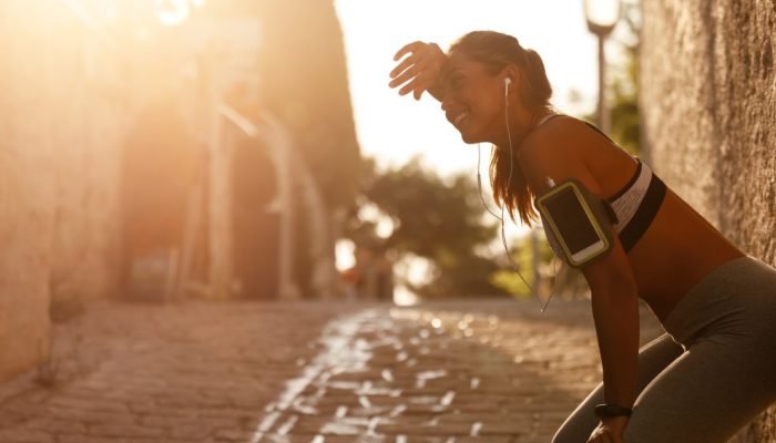 Exercícios físicos: qual o melhor horário para treinar no verão?