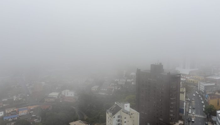 1 de 2Amanhecer em Ponta Grossa (RS) com neblina no dia 1º de julho. — Foto: Sérgio Eglin Batista
