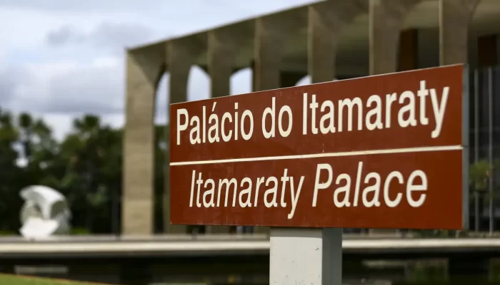 Brasil condena ataques de Israel e dos EUA a instalações no Irã