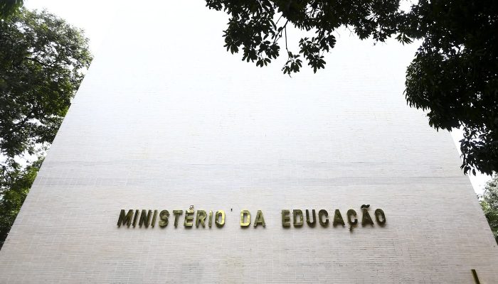 Sai lista de cursos superiores semipresenciais autorizados pelo MEC