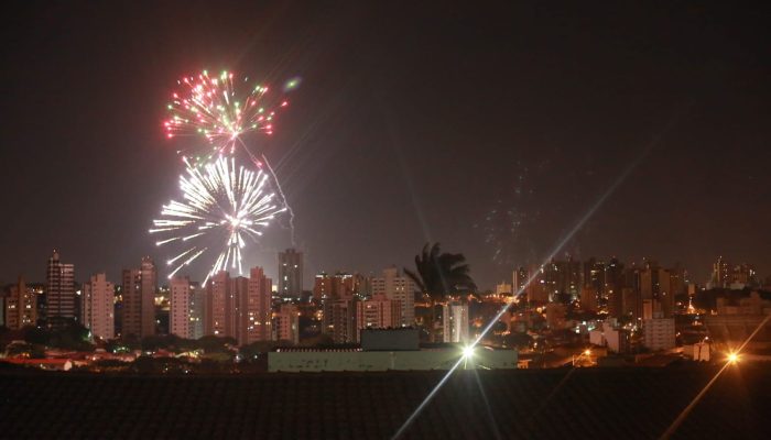 Festas de final de ano reforçam polêmica sobre soltura de fogos barulhentos