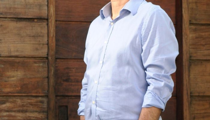 Estreia de economista na ficção joga com a dualidade entre bem e mal | Eu &
