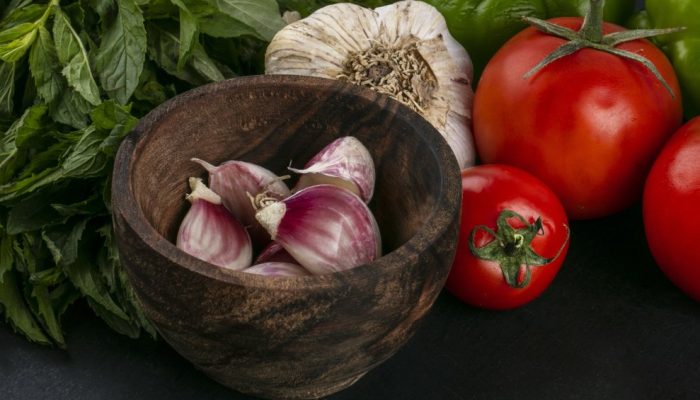 Por que incluir refogado de alho, cebola e tomate no dia a dia