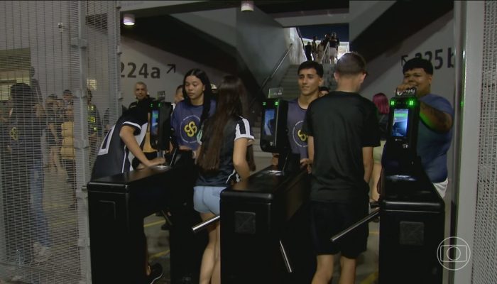 1 de 1Campeonato Brasileiro: reconhecimento facial em estádios combate o cambismo e tem impacto na segurança pública — Foto: Jornal Nacional/ Reprodução