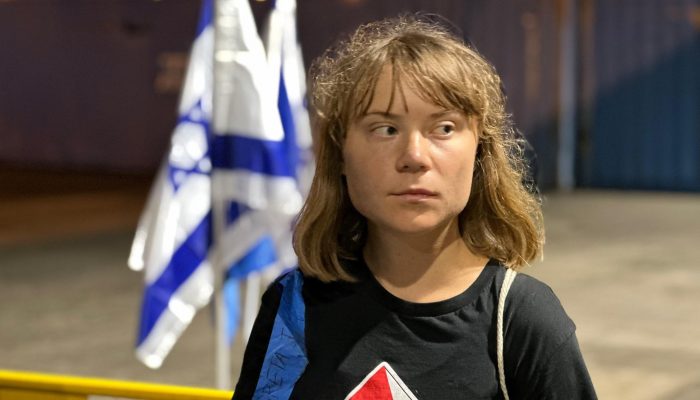 1 de 1Greta Thunberg após desembarcar em porto de Israel — Foto: Ministério das Relações Exteriores de Israel