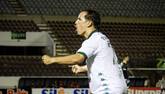 De reserva a titular, Cachoeira vira o principal garçom do Guarani na temporada