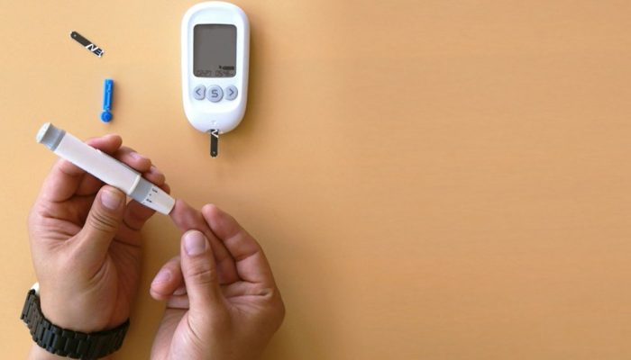 Hiperglicemia não ocorre só em quem tem diabetes. Saiba quando ela pode acontecer