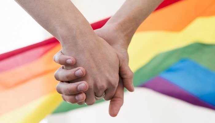 Hotel é condenado por homofobia a trabalhador LGBTQIAPN+