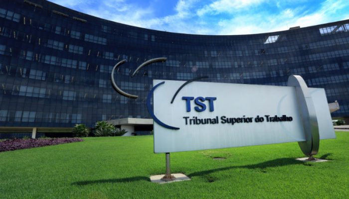 Ministros entenderam que agravo tinha unicamente o objetivo de atrasar o cumprimento de decisão e multaram empresa