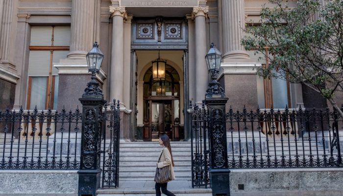 Argentina paga juro de 29,5% em venda de US$ 1 bi em bônus a estrangeiros | Mundo