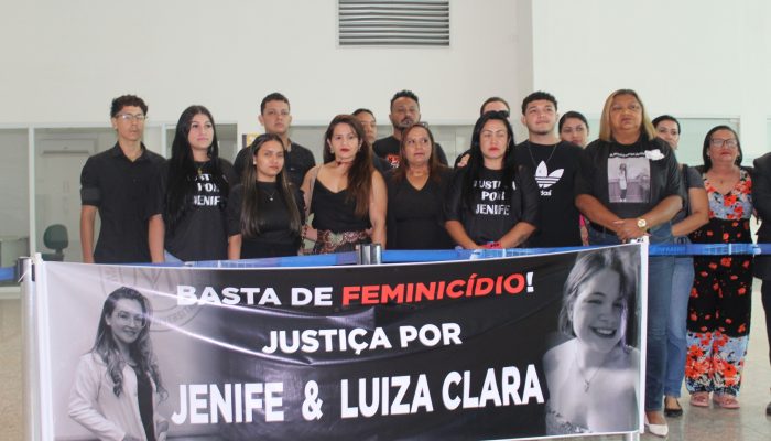 1 de 3Foram prestadas homenagens ás duas vítimas de feminicídio — Foto: Isadora Pereira/g1