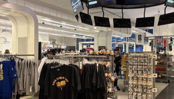 Copa: Na loja da Fifa souvenir custa de US$ 10 a US$ 300 | Mundo