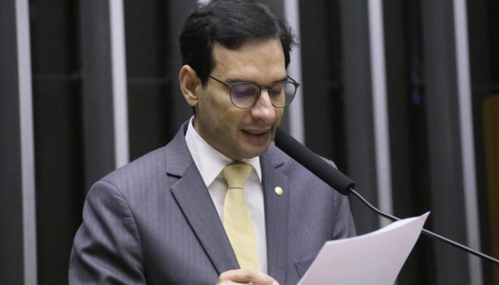 Relator de PL sobre fim da escala 6×1 apresenta texto que pode ser contraponto à PEC