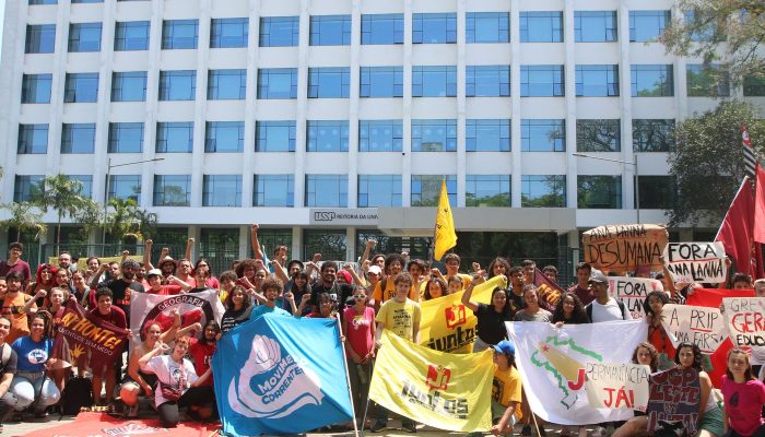 Estudantes encerram greve de quase dois meses na USP