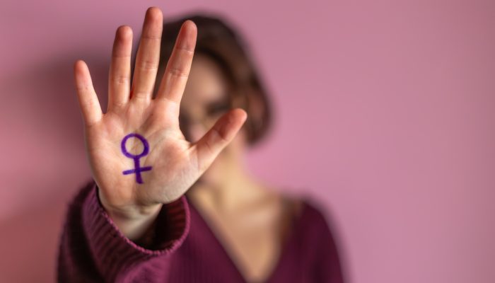 Lei que exige campanhas contra violência de gênero é válida