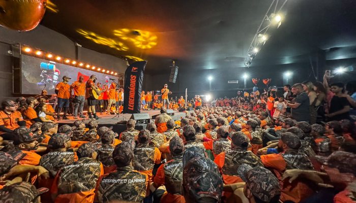 1 de 1Cerimônia de encerramento no 4º dia de retiro do Legendários Bahia. O grito de 'AHU' se repete infinitas vezes no TOP, seja como um 'sim, senhor!' ou em momentos de celebração — Foto: Fábio Tito/g1