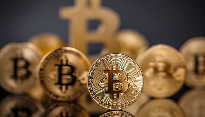 Aumento do IOF impulsiona uso de criptomoedas no câmbio