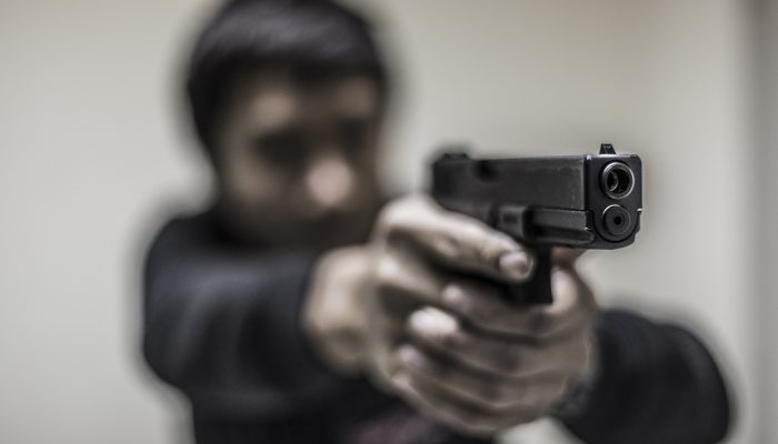 STJ julga se deve haver perícia da arma para subir pena por roubo