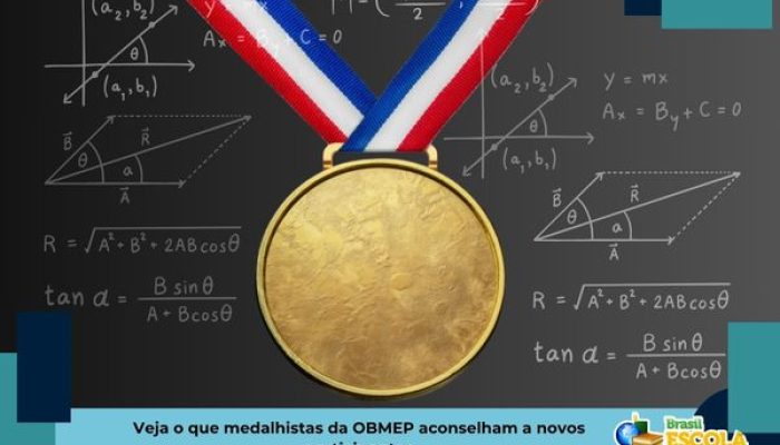 Medalha de ouro com fórmulas matemáticas a sua volta. Texto na imagem: Veja o que medalhistas da OBMEP aconselham a novos participantes.