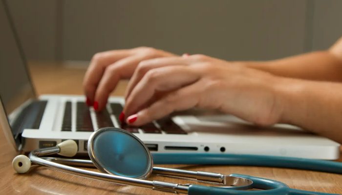 Enamed reforça importância de fiscalizar cursos, dizem especialistas