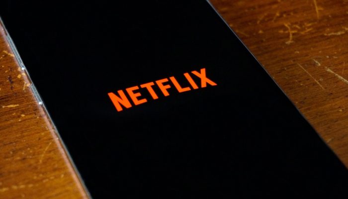 Depois de comprar Warner Bros., Netflix tenta tranquilizar assinantes com e-mail: 'Nada muda hoje'