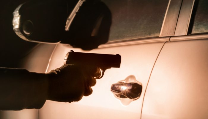 réu havia sido condenado a um total de quatro anos e dois meses de reclusão em regime semiaberto, por porte ilegal de arma de fogo e sequestro