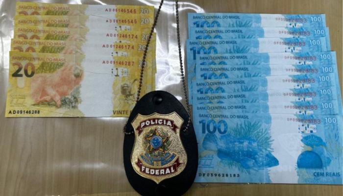 1 de 1Homem e mulher são presos em flagrante ao receberem R$ 2 mil em cédulas falsas pelos Correios em Botucatu — Foto: Polícia Federal/Divulgação