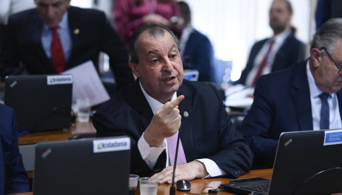 Alcolumbre quer Omar Aziz como presidente da CPI Mista do INSS: 'É meu candidato' | Política