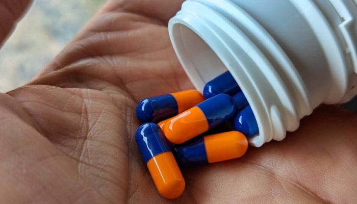 Uso prolongado de omeprazol pode causar deficiência de vitamina B12 e outros problemas