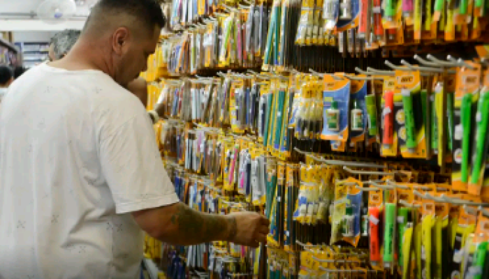 Preço de material escolar pode variar até 276% nas papelarias de SP