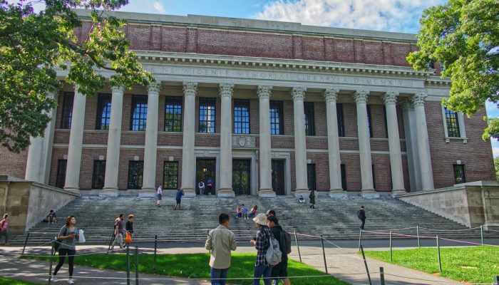 EUA têm queda de 17% no número de estudantes internacionais, aponta relatório | Mundo