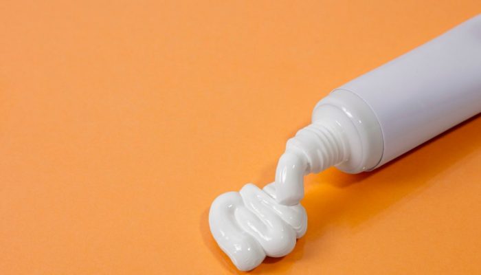 Pasta de dentes não é solução para furúnculo – e pode agravar o problema