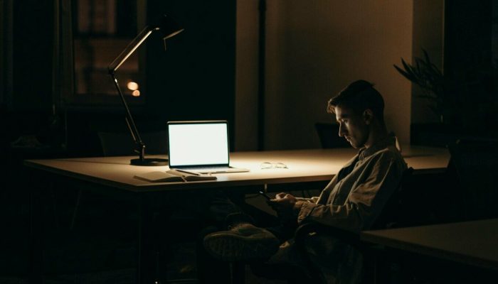 Golpes financeiros online atingem metade dos brasileiros em 2024