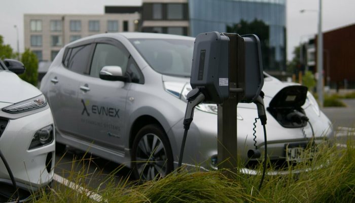 Minas Gerais isenta IPVA de veículos elétricos; medida incentiva ou prejudica?