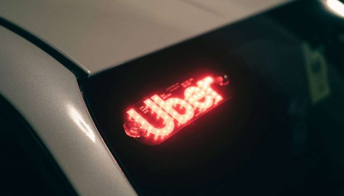 Uber surpreende e anuncia carros de luxo que dispensam motorista