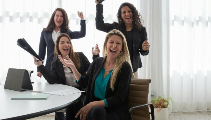 Mulheres de 40+ reinventam suas carreiras: recomeçar é possível!