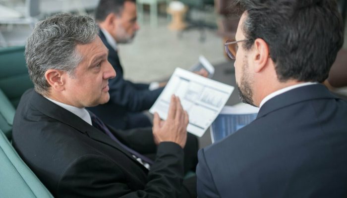 como tomar decisões estratégicas em negócios