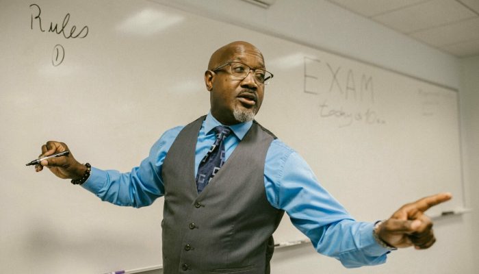 Dia dos Professores: feriado ou ponto facultativo?