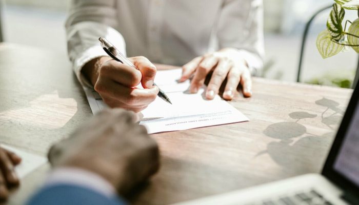 IA afeta planos de carreira de 58% dos executivos brasileiros