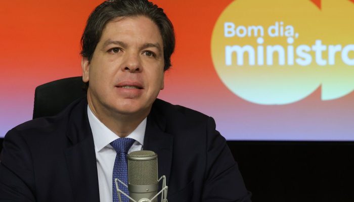 Governo diz que conectará 100% das escolas até fim de 2026