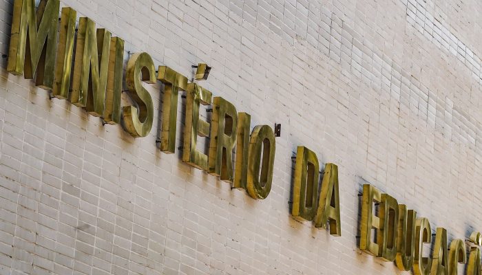MEC lança curso de 180 horas para professores do ensino médio público