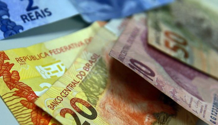 Como administrar o salário mínimo: dicas práticas para economizar