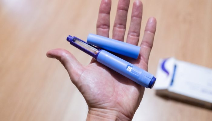 Maioria dos usuários das canetas antiobesidade reganha peso após parar tratamento