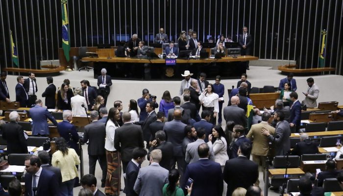 Câmara aprova urgência da anistia por ampla margem | Política