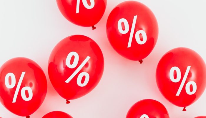 Juros futuros sobem com IOF e saída de capital no radar | Finanças
