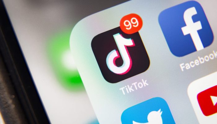 Trabalhadora postou vídeo no TikTok reclamando do tratamento de seus gerentes aos funcionários