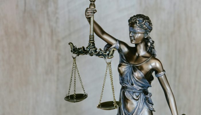 Decisão além do pedido deve ser impugnada por ação rescisória