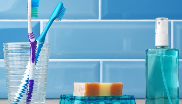Como se deve guardar a escova de dentes?