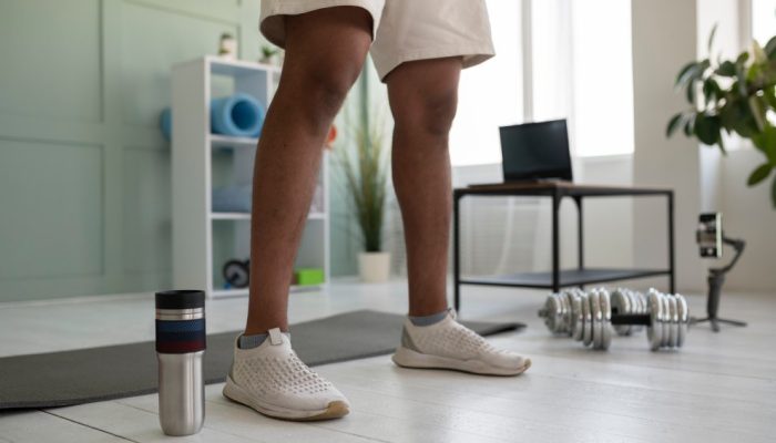 Como treinar perna em casa? Confira 6 exercícios que vão ajudar
